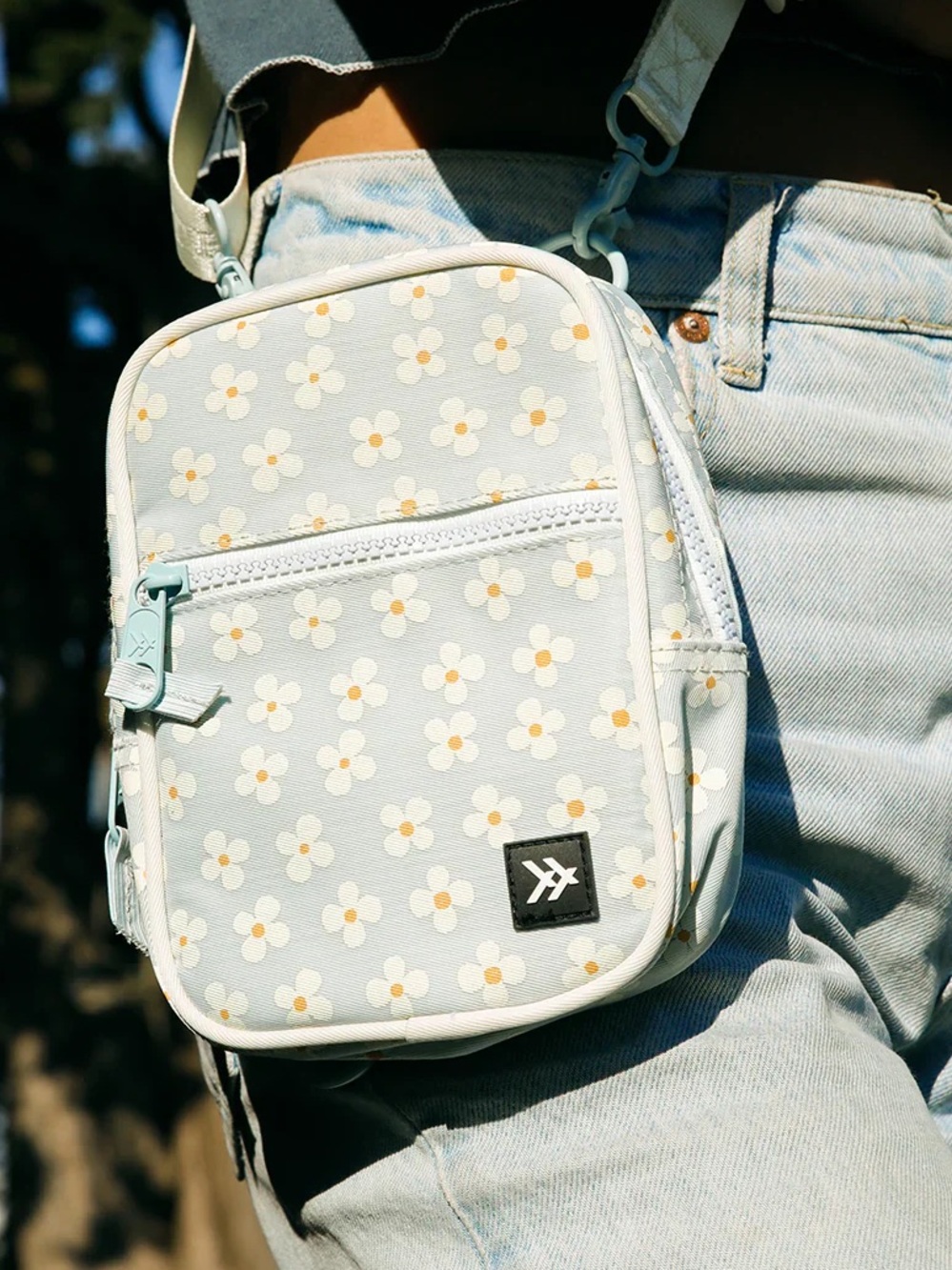 Thread Crossbody Bag In Luna Travel Floral - Picture 2 of 7